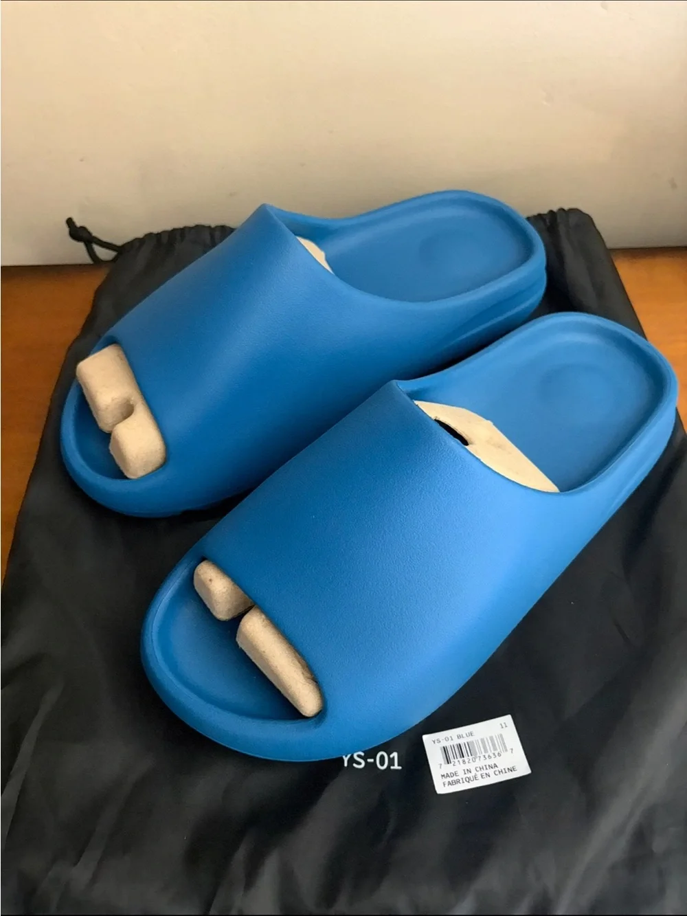 Yeezy Blue Slide Sandals brand new w/ bag